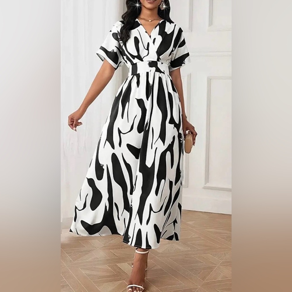 A Classy Chic Boutique Monochrome Maxi Dress